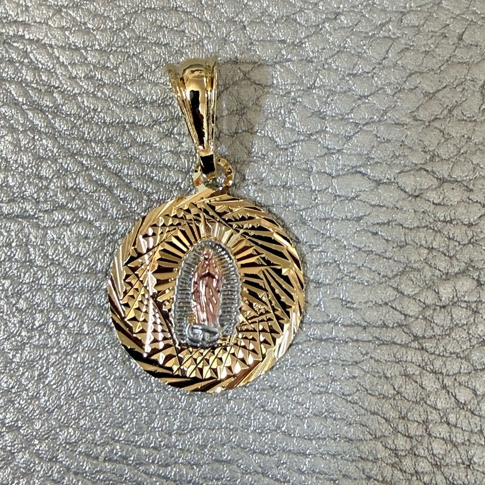 18k Gold Plated Virgin Mary Round Pendant Necklace